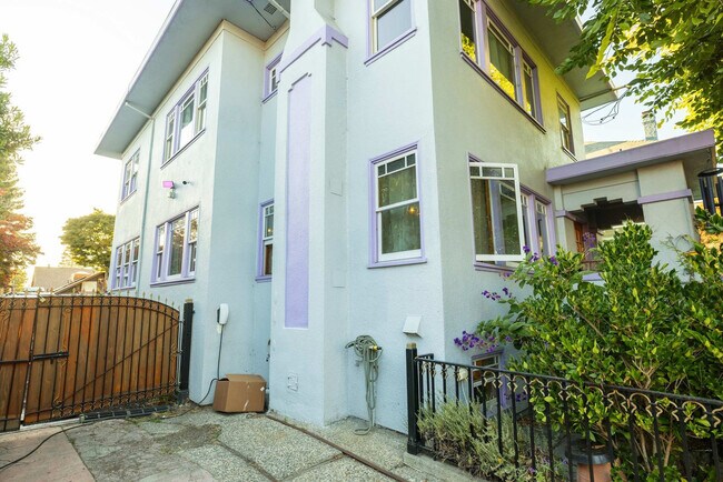 Building Photo - 3148 College Ave
