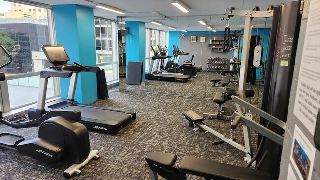 Building Photo - 340 W Diversey Pkwy