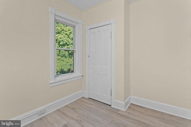 Building Photo - 28 Poplar St