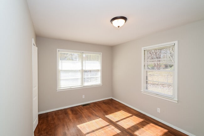 Building Photo - 1040 Rose Hill Cir