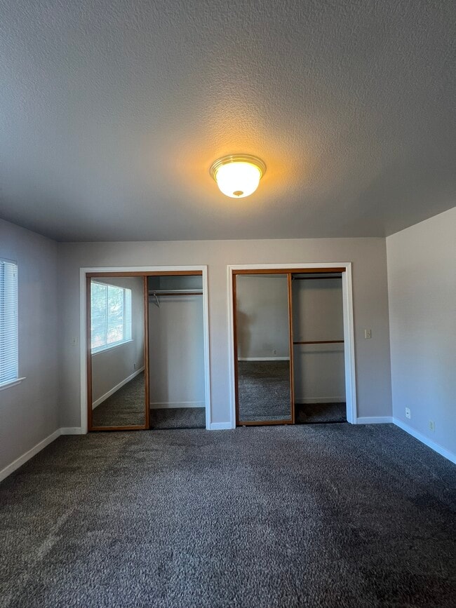 Building Photo - 3364 Treehaven Dr
