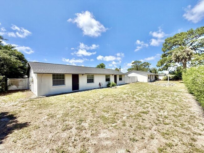 Building Photo - 7071 Bee Ridge Rd