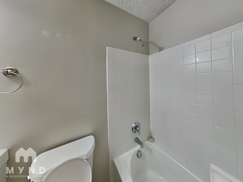 Building Photo - 362 Ashford Ave