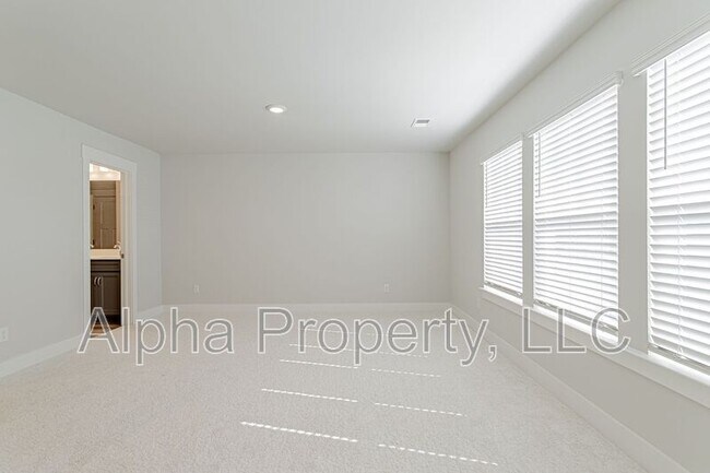 Building Photo - 302 Marston Ln