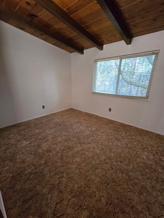 Building Photo - Spacious 4-Bedroom Home on Desirable Hillcrest Blvd in Colfax