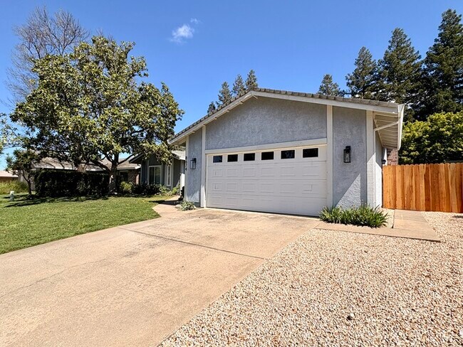 Building Photo - Beautiful 3 Bedroom, 2.5 Bathroom Fully Remodeled Home in Orangevale!