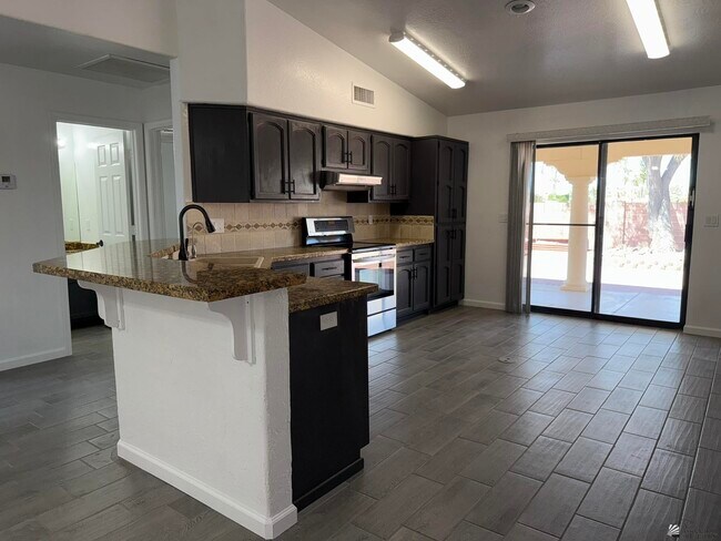 Building Photo - 10636 S Del Vista Dr