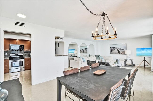 Building Photo - 2030 S Ocean Dr