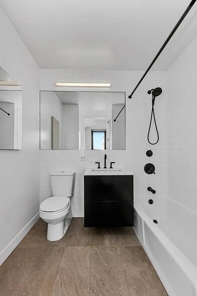 Building Photo - 250 E Houston St