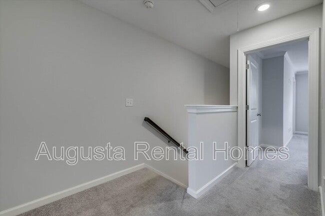 Building Photo - 504 Vinings Dr