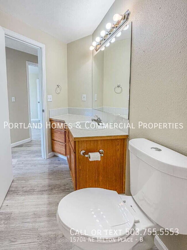 Building Photo - 15704 NE Milton Pl