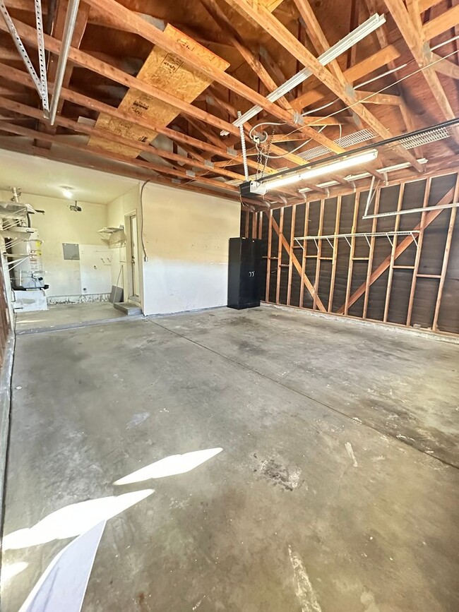 Building Photo - (APPLICATION PENDING)  East Palmdale Home ...