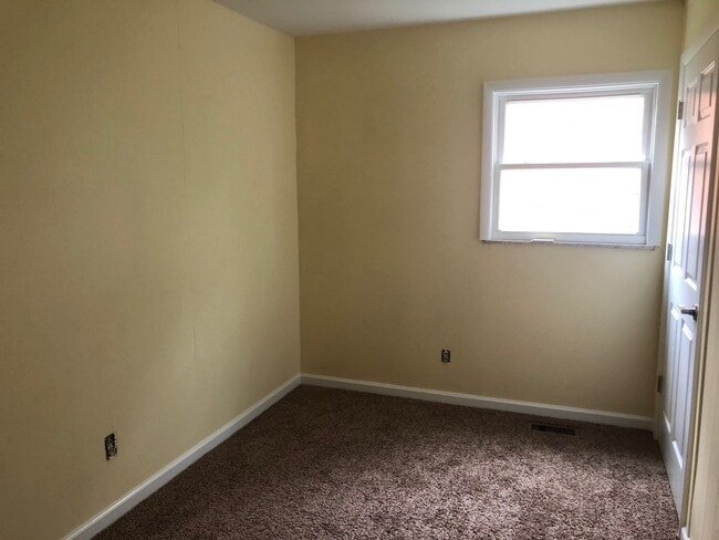 Building Photo - 1207 Maplepark Dr