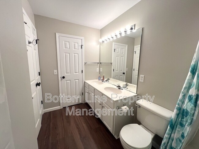 Building Photo - 3279 Mannington Dr