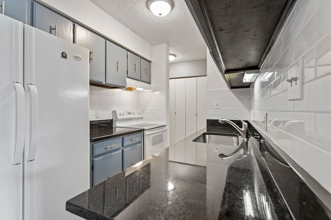 Building Photo - 2 bed / 1 bath - Whispering Pines Condo