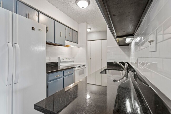Building Photo - REDUCED PRICE! 2 bed / 1 bath - Whispering...