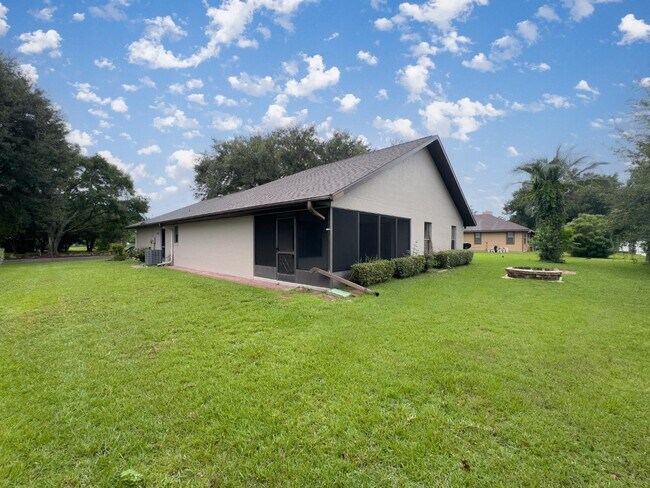 Building Photo - 8072 SW 54th Ct