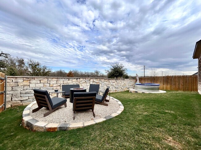 Building Photo - Spacious & Beautiful 3/BR 2/BA Two-Level Home with Garage & Fenced Yard