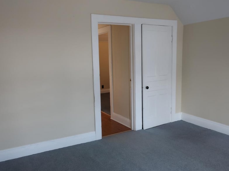 Building Photo - 280 Easton St