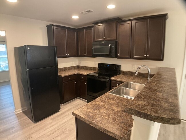 Building Photo - Almost Brand New 3 bed, 2 Bath with 1 Car ...