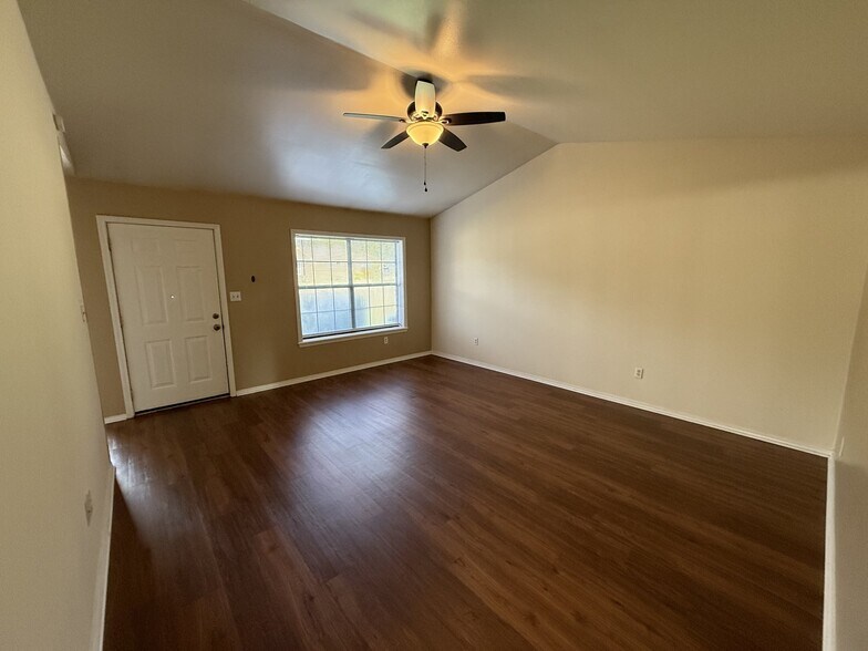 Building Photo - 2626 W C St