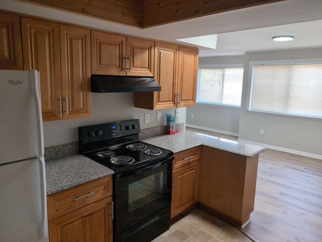 Building Photo - 526 Glenn Regis Way