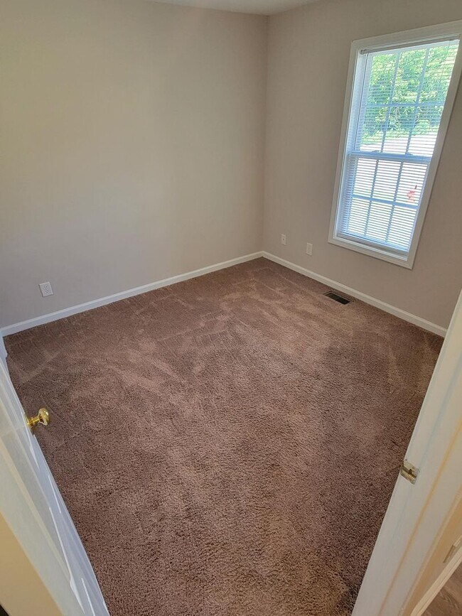 Building Photo - Beautiful three bedroom two bathroom house...