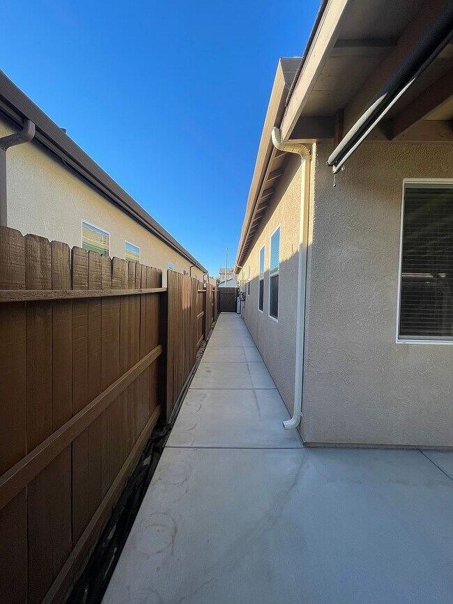 Building Photo - 1210 Wildcat Dr