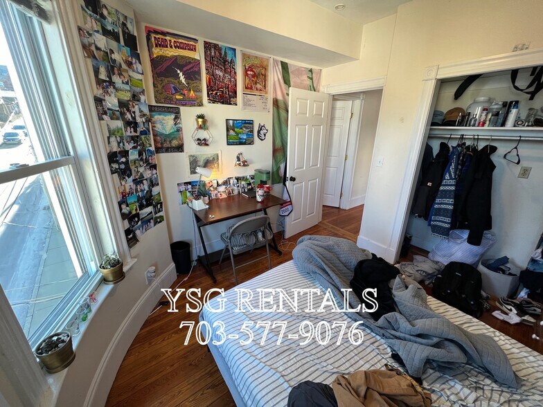 Building Photo - 9 Sunset St