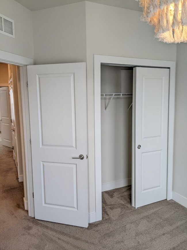 Building Photo - Gorgeous Newer Build (2019) 4 level townho...