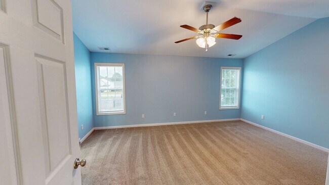 Building Photo - 4 Bedrooms in Established Hope Mills Commu...