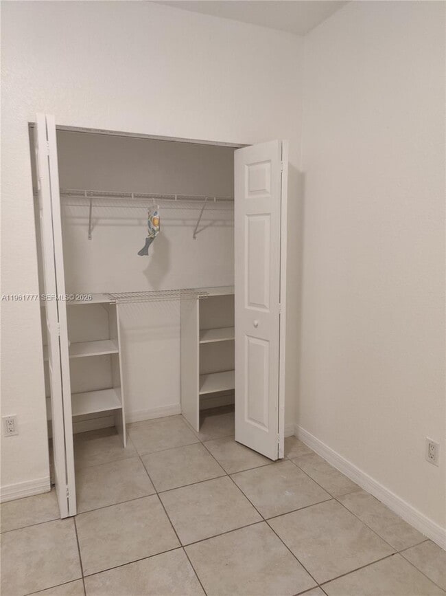 Building Photo - 3928 SW 52nd Ave