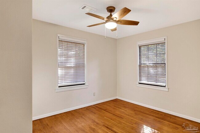 Building Photo - 525 Lakewood Rd