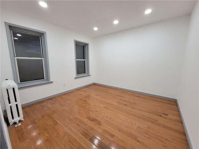 Building Photo - 1111 E 94th St