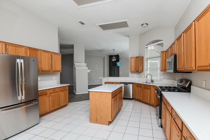 Building Photo - 6920 Field Lark Dr