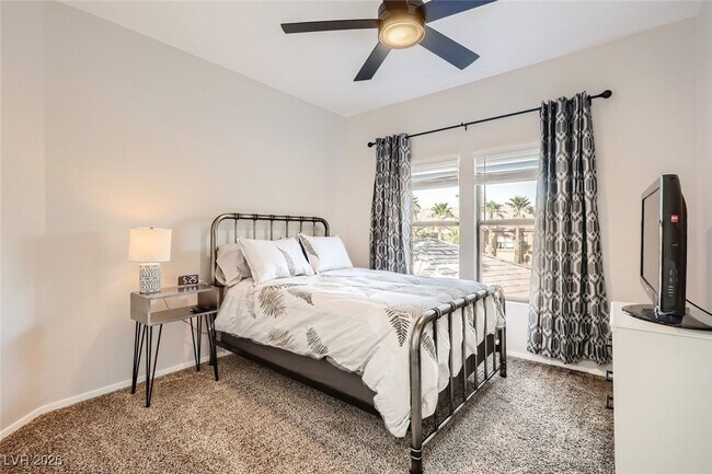 Building Photo - 8250 N Grand Canyon Dr