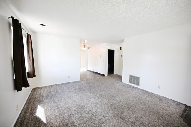 Building Photo - 1104 3rd Ave W