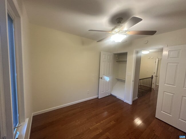 Building Photo - 933 Huntwood Ln