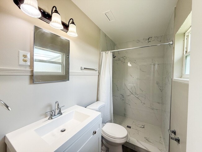 Building Photo - 3331 NW 27th Ave