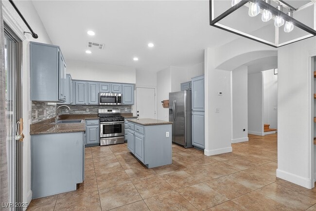 Building Photo - 133 Coronation Ave