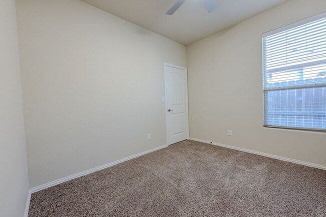 Building Photo - 7 Glass Ranch Rd