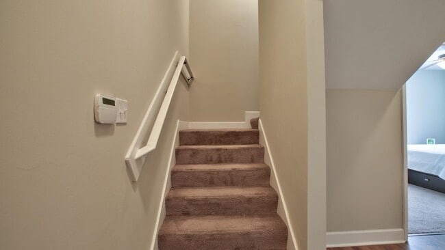 Building Photo - 1864 Belle Vue Way