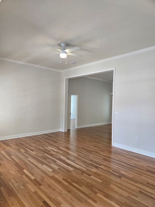 Building Photo - 3-bedroom, 2-bathroom cottage-style villa in Savanna Pointe