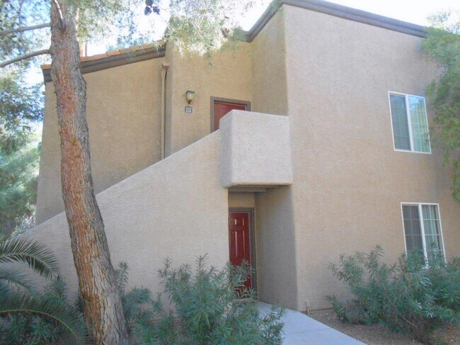 Building Photo - Spacious 1st Floor Condo at The Lakes