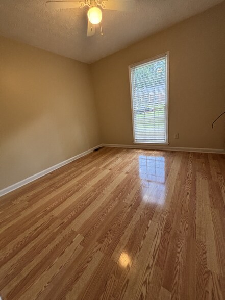 Building Photo - 560 Grimes Pl