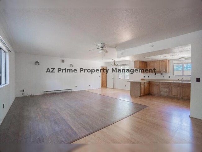 Building Photo - 5383 Glenwood Ln