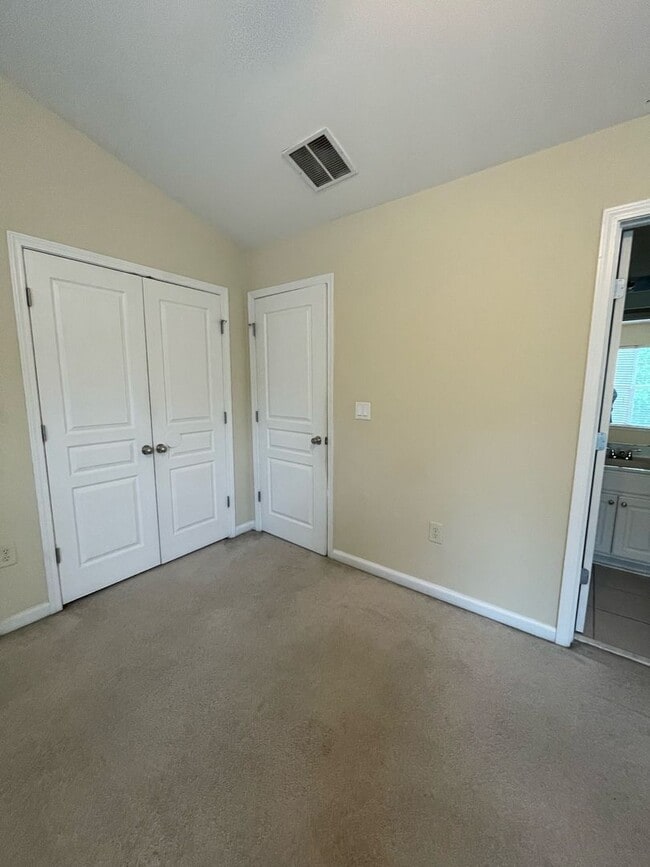 Building Photo - 05-203 Doddi