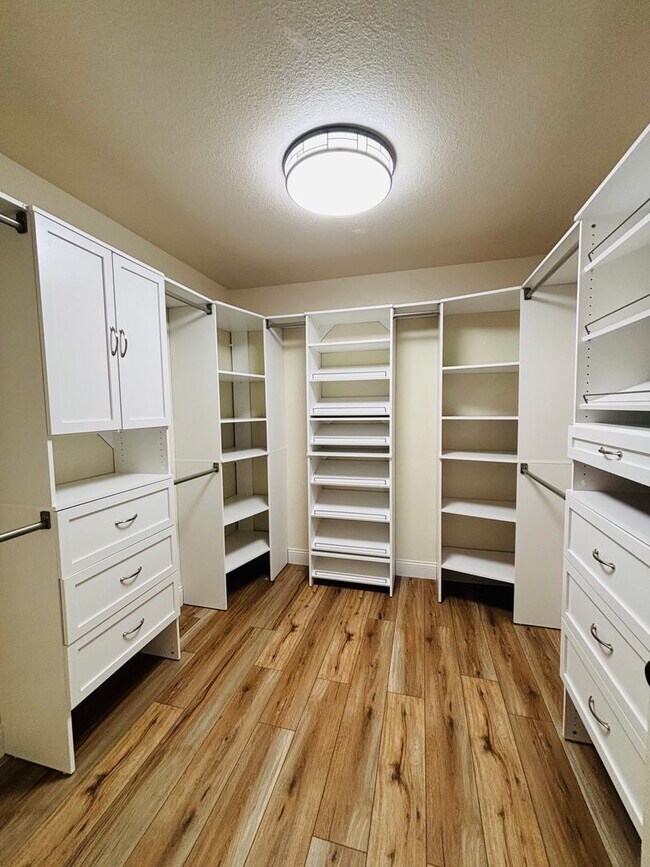 Building Photo - 505 Almond Tree Ln