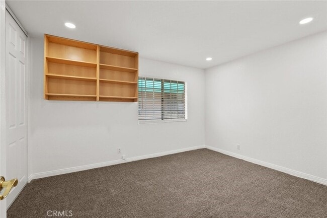Building Photo - 333 W Alameda Ave