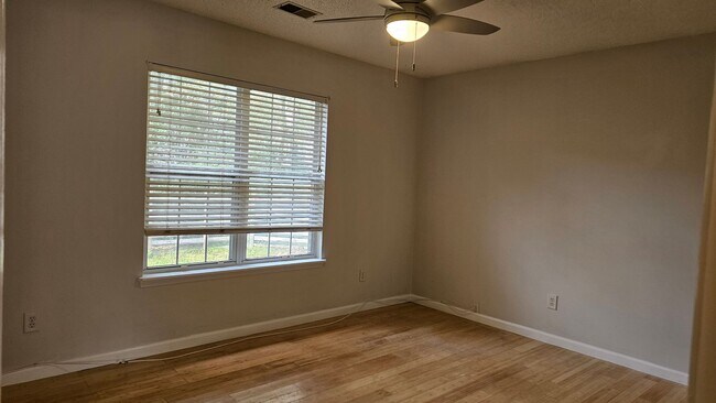 Building Photo - Spacious James Island Home off Fort Johnson Road